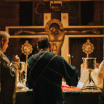 Săvârșind jertfa cea fără de sânge (Foto: Benedict Both), altar, diacon, Sfânta Cruce